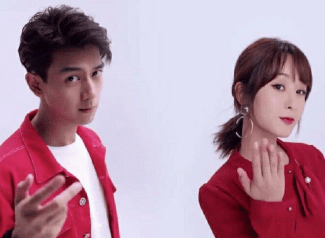 原创本以为杨紫李现情侣装够般配了看清和他的牵手照我酸了