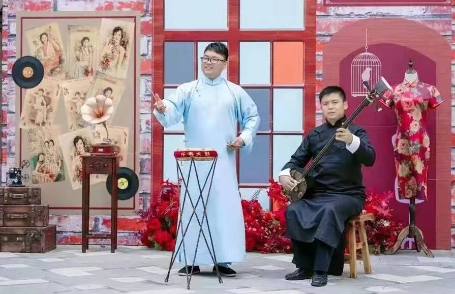 乐亭大鼓表演欢快,委婉的大鼓书,带着的唐山的"味道"给我留下了深刻的