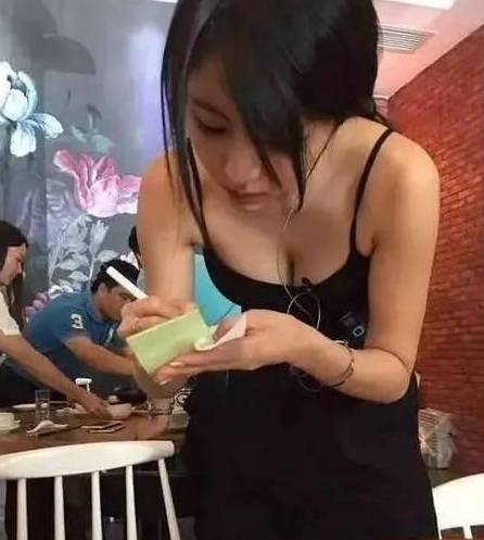 原创
幽默笑话:跟你说了不要跟豪猪打架,被扎成刺猬了吧!