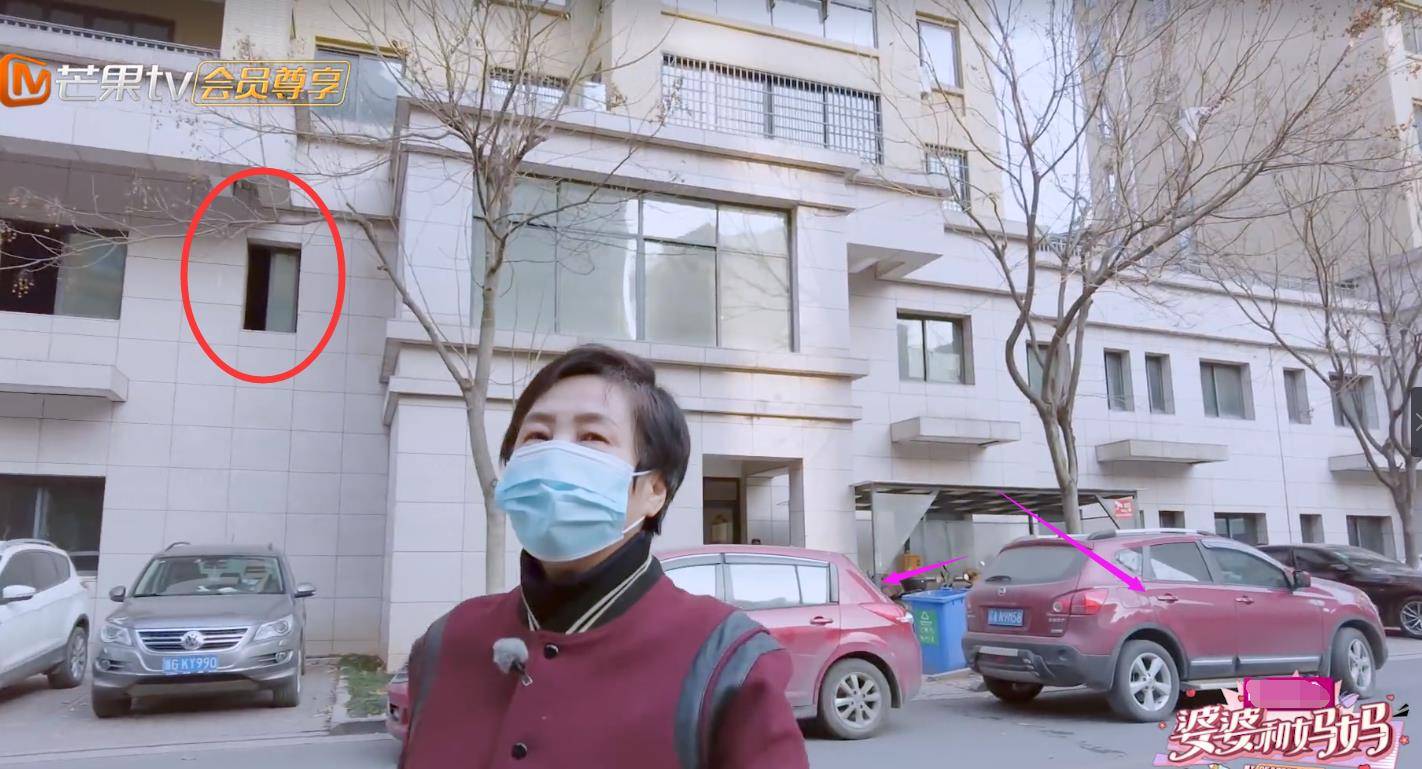 杜淳在横店的豪宅曝光,家居颜色搭配太迷幻,小区脏乱差像安置房_环境