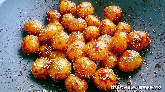 四川特色小吃糖油果子