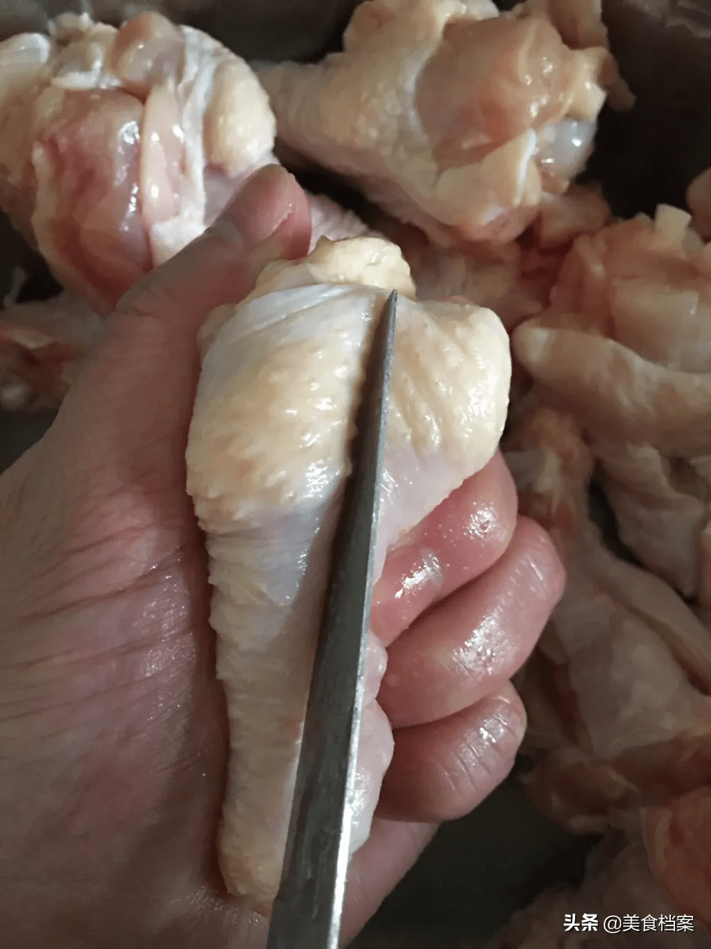 红烧鸡翅根的家常做法,正宗不正宗咱不知道,孩子非常喜欢吃!