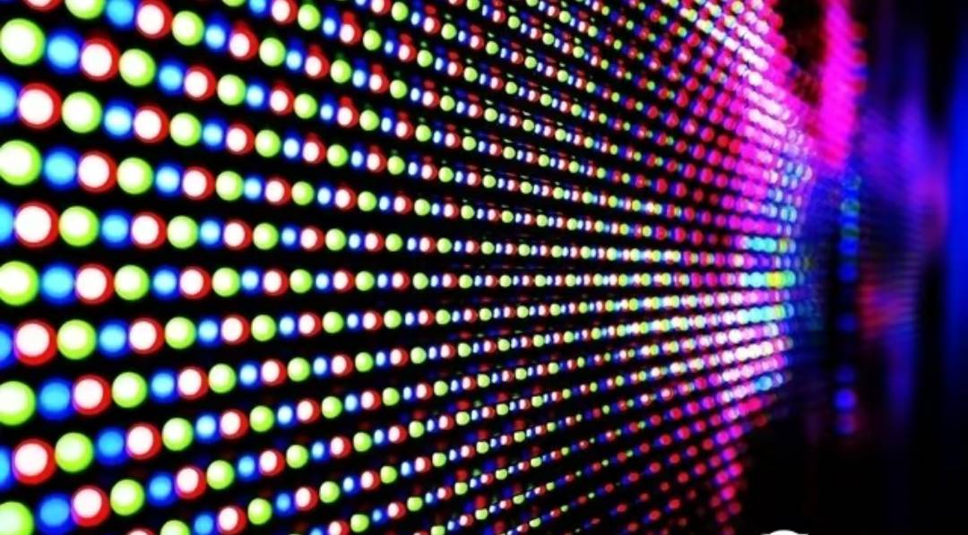 原创科普lcdledqledoledminiled到底哪种电视技术更先进