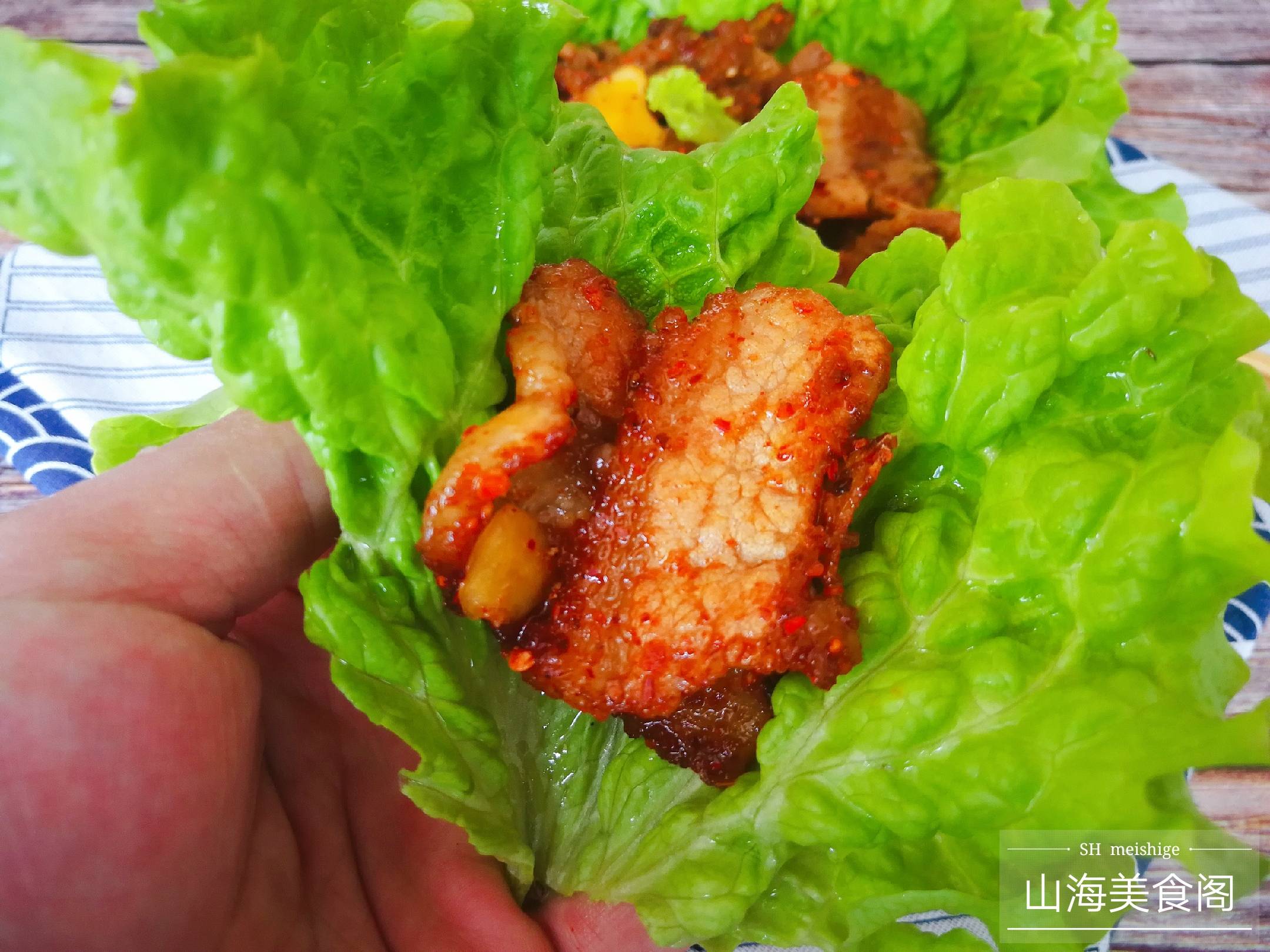 最近总是买不到五花肉,原来都被用来做这道菜了,好吃到口水直流_生菜