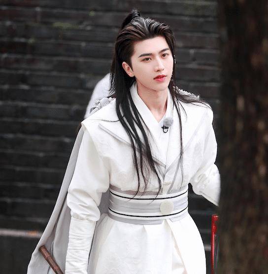 原创蔡徐坤奔跑吧路透曝光古装扮相好惊艳风度翩翩宛如画中仙