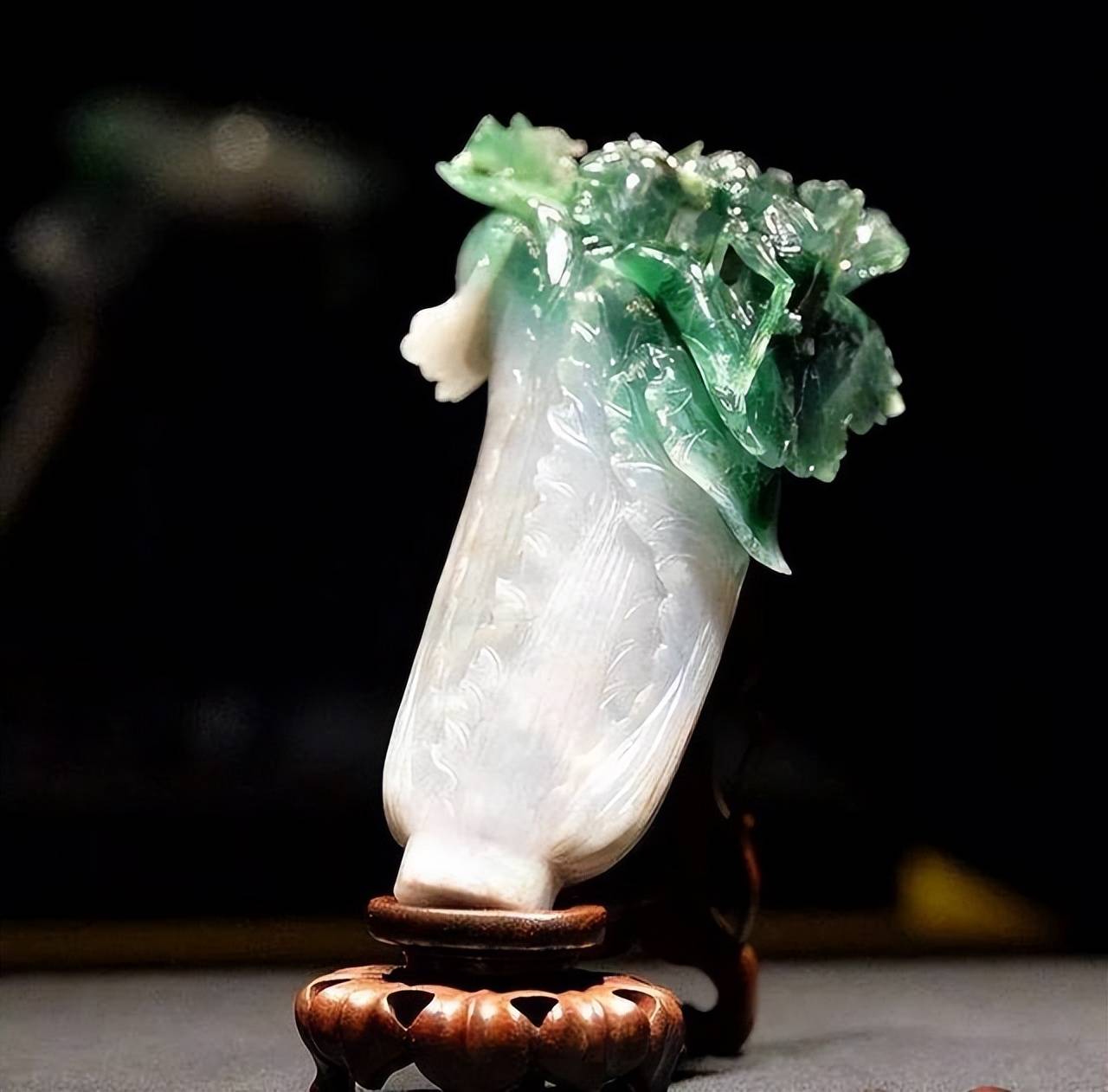 一棵“翠玉白菜”，为何能打败众多国宝，成为台北故宫镇馆之宝？