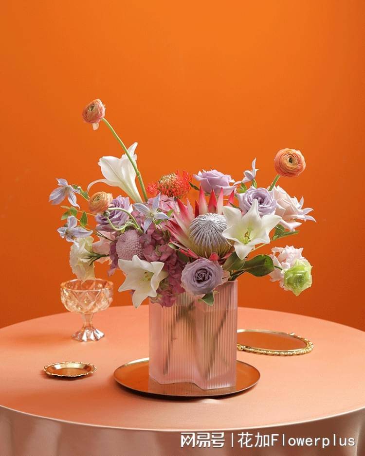 花加带你了解日常鲜花的插花技巧_进行_花艺_色彩