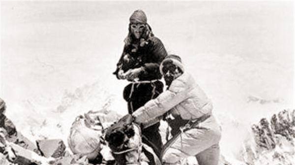 世界上最早登顶珠峰的2个人，为何要秘密起誓？46年后真相大白