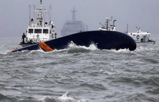 原创99年烟台大舜号沉船事件302人仅活22人唯一女幸存者不会游泳