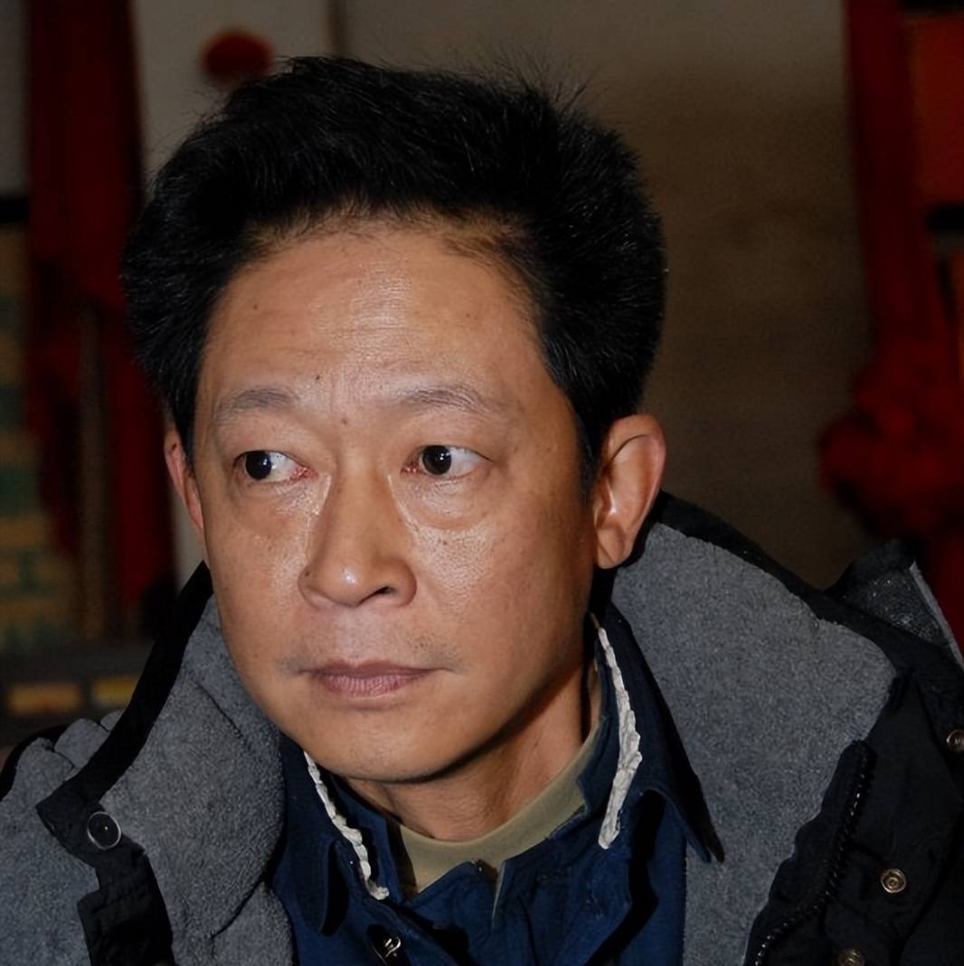 2003年,王志文出席电影《芬妮的微笑》首映式,正常情况下的首映,应该