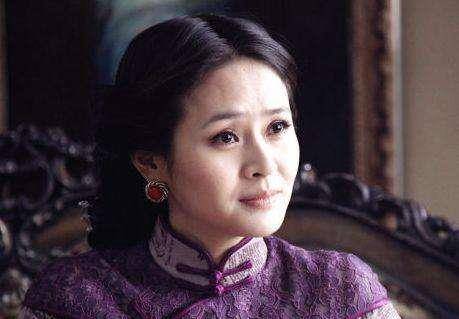 2011年因在《手机》中饰演"伍月"被观众所熟知 2013年,31岁的她出演