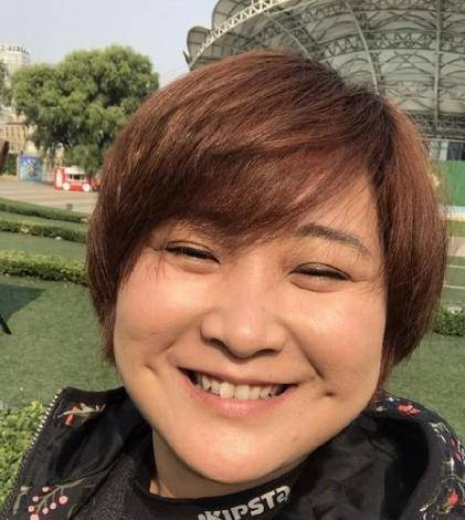 賈玲她是在相聲比賽上擊敗郭德綱的女人愛笑的背後全是辛酸