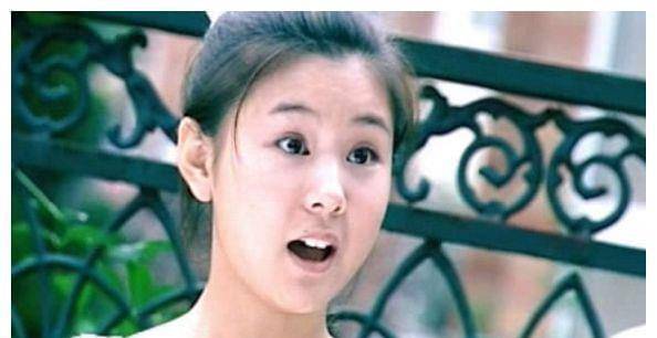 李小萌小时候就多才多艺,连续三届担任国际少儿文化艺术节开幕式中英