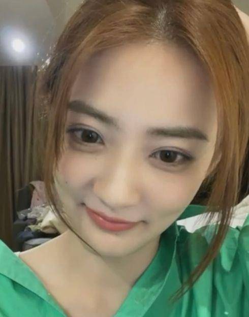 徐璐出镜生图曝光,无美颜镜头下,26岁的状态太真实了_黑眼圈_感觉_女