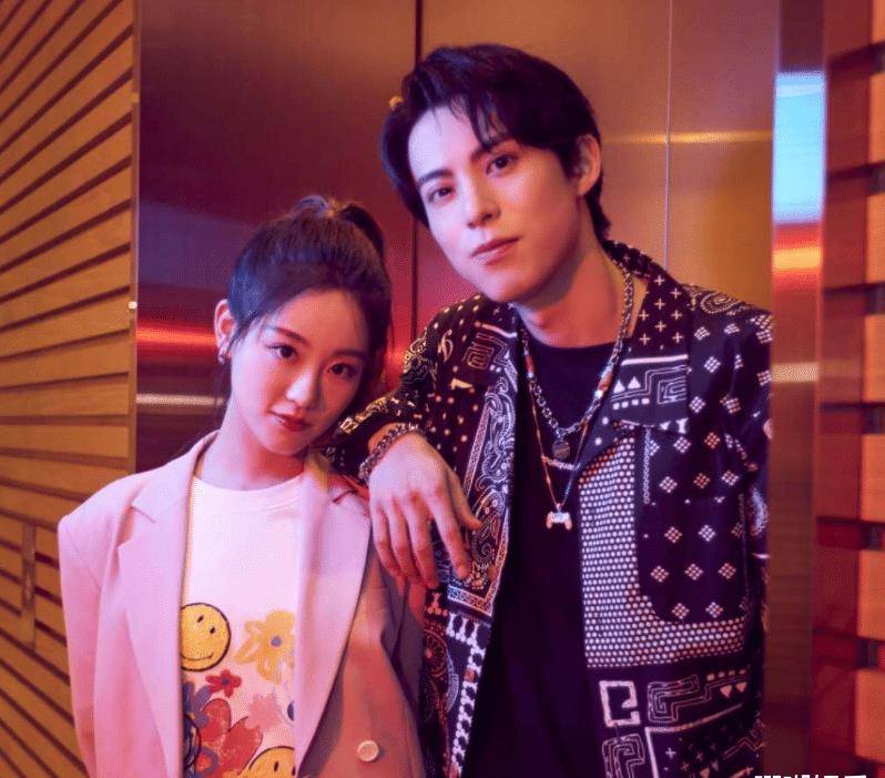 原创王鹤棣祝绪丹现身出镜活动生图曝光颜值真实让人不敢相信