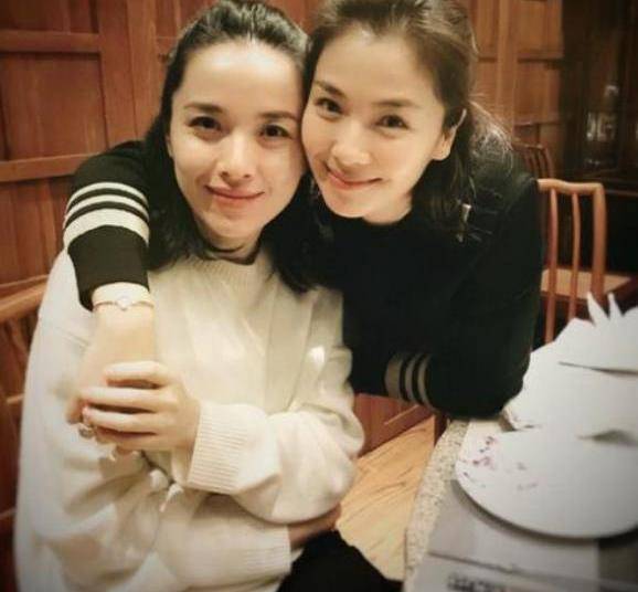 二婚嫁靳东被宠成公主,儿子帅出天际_李佳_赵薇_事业