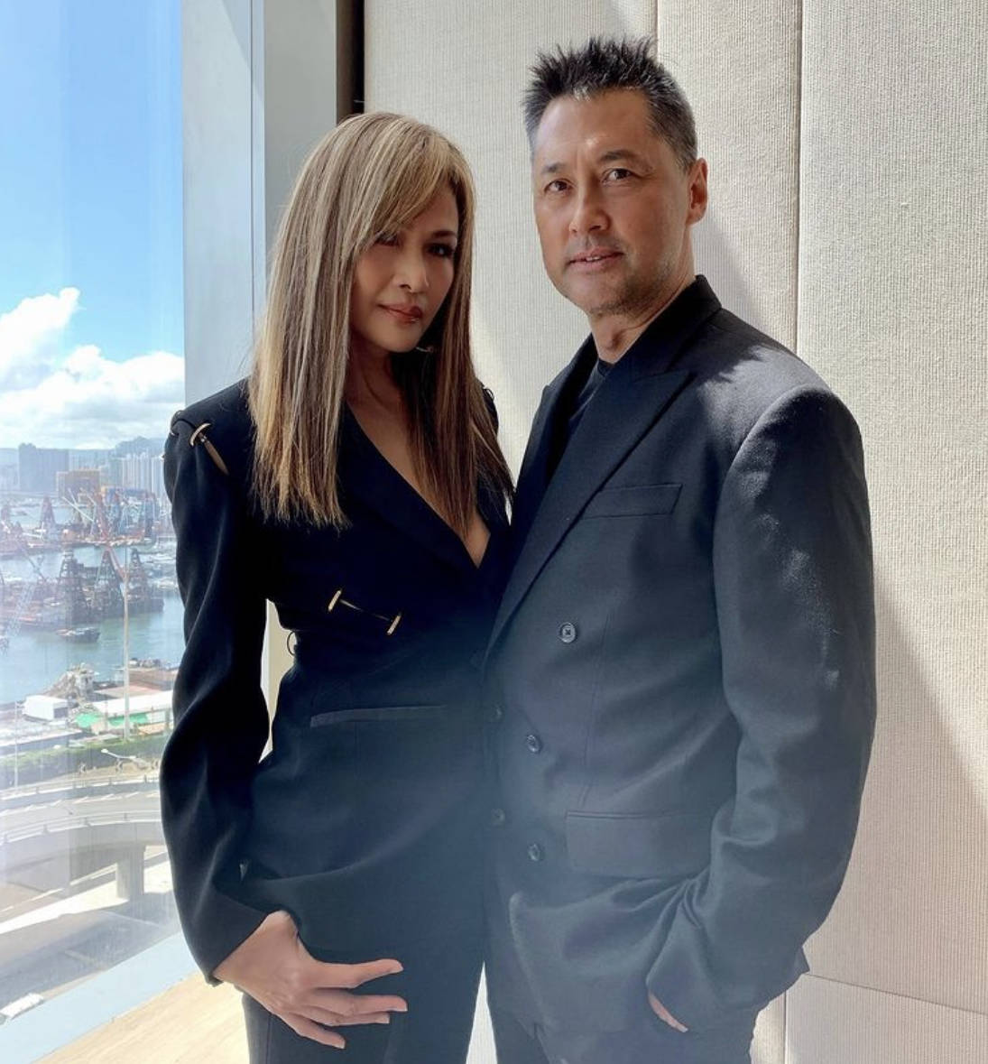 原创王敏德22岁儿子登上时尚杂志与母亲出镜有型有款母子长相相似