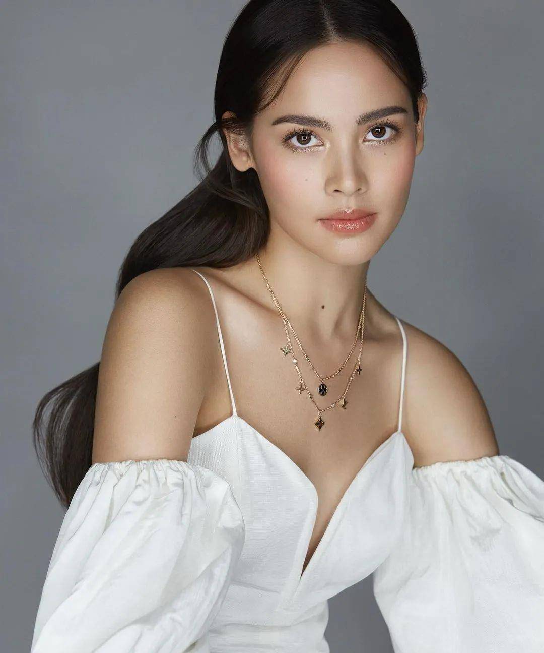 最美校花,和影帝恋爱,被文莱王子追求,迪士尼公主原型是她_raya_时尚