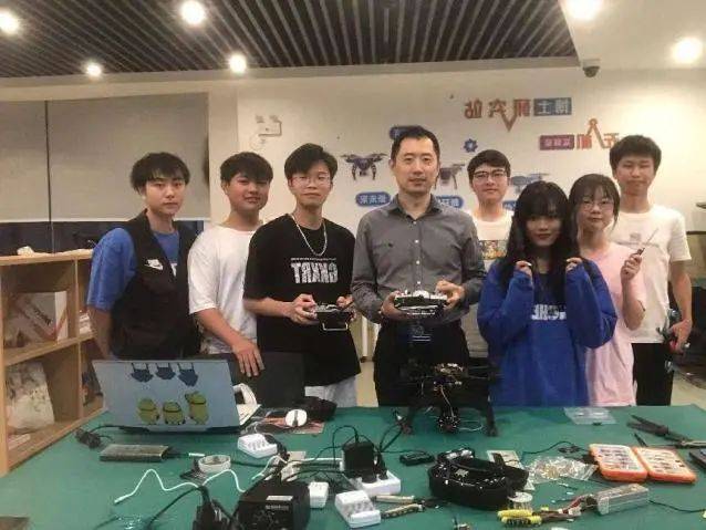 李欣璐博士率队勇夺世界级无人机大奖！！！