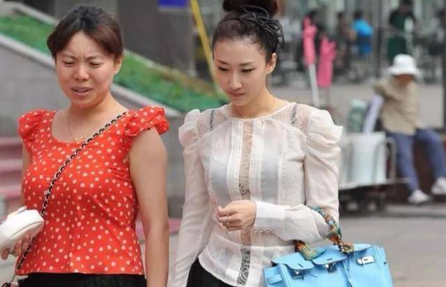 原创妈妈为啥同学的妈妈比你漂亮90后妈妈的回答尽显高情商