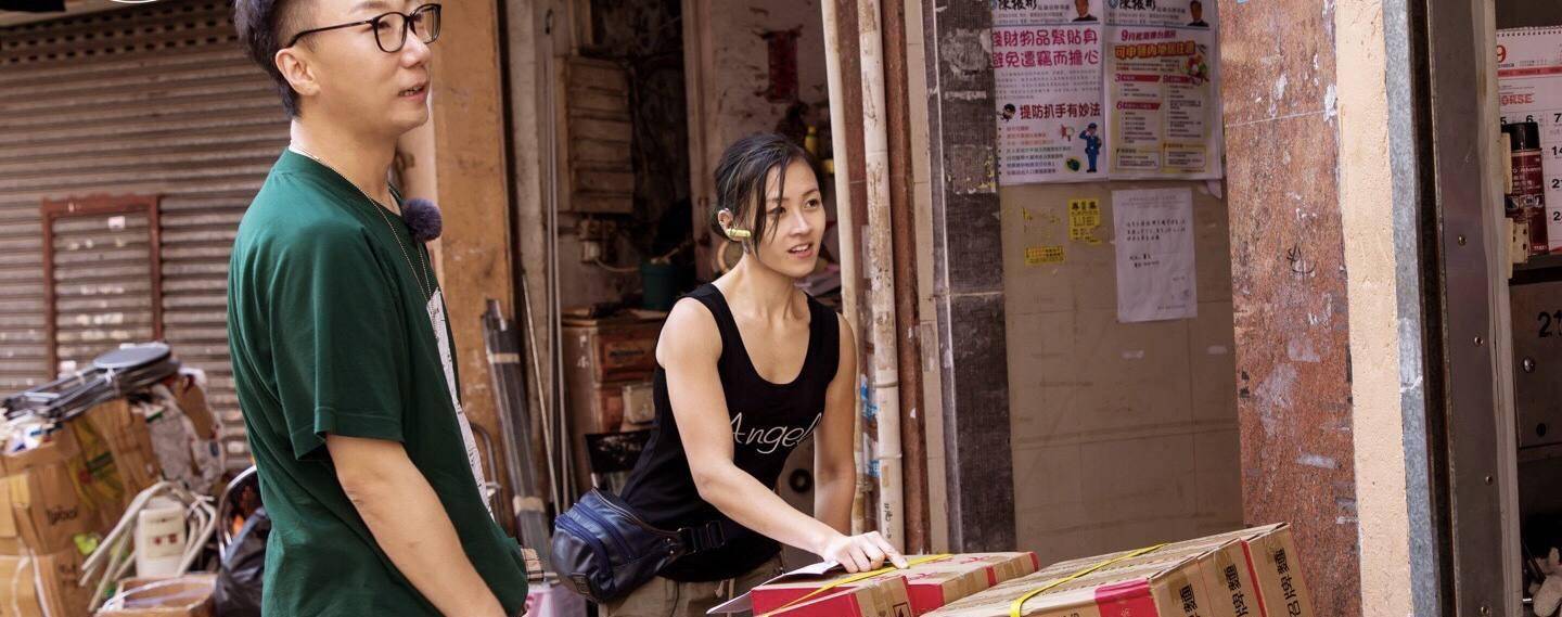 原创香港美女当搬运工月薪2万4年前爆红的港版罗拉现在怎样了