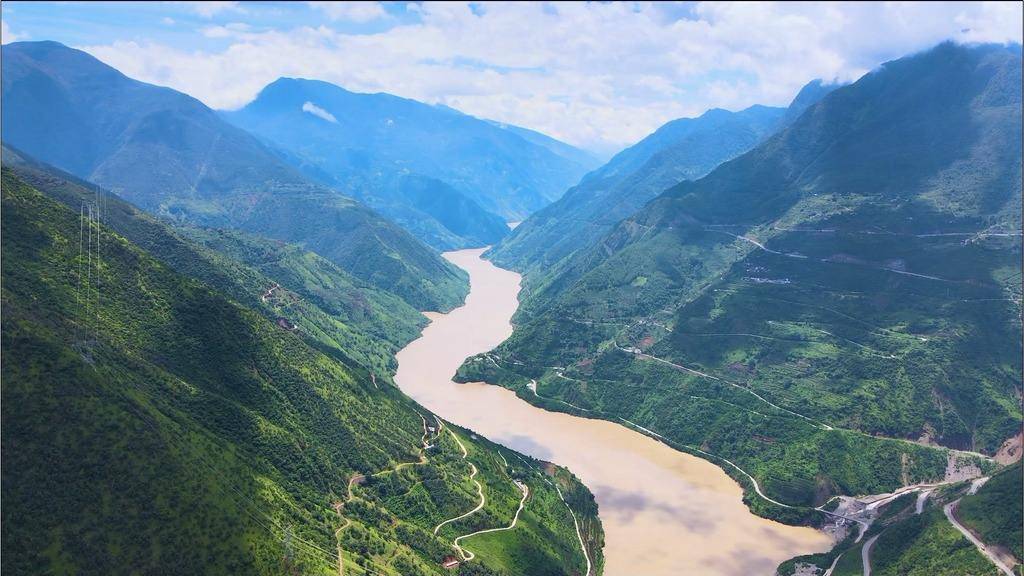 我国那么缺水,看着长江黄河白白流入大海,为什么不筑坝利用?