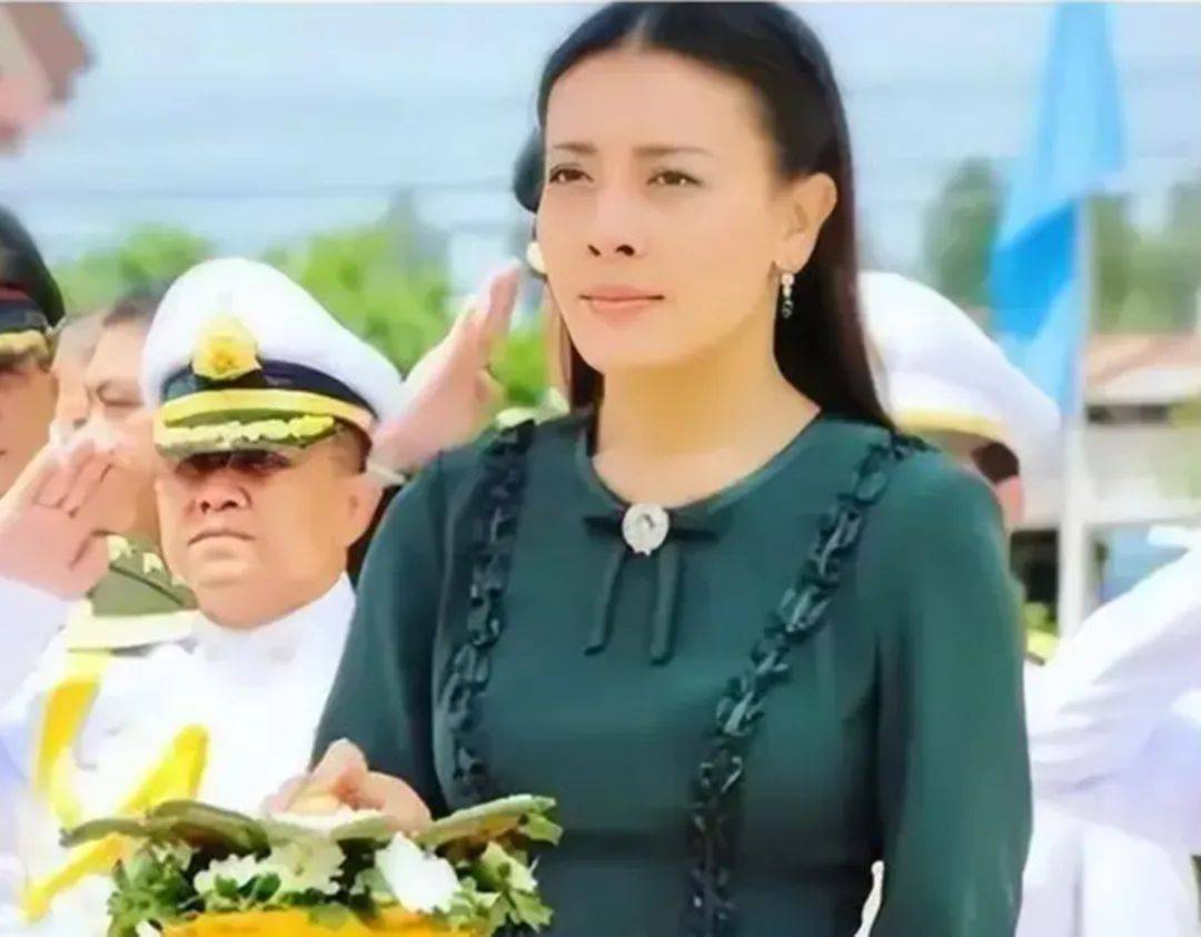 对于西拉米王妃来说,自己拥有什么样的身份和头衔已经并不重要,关键是