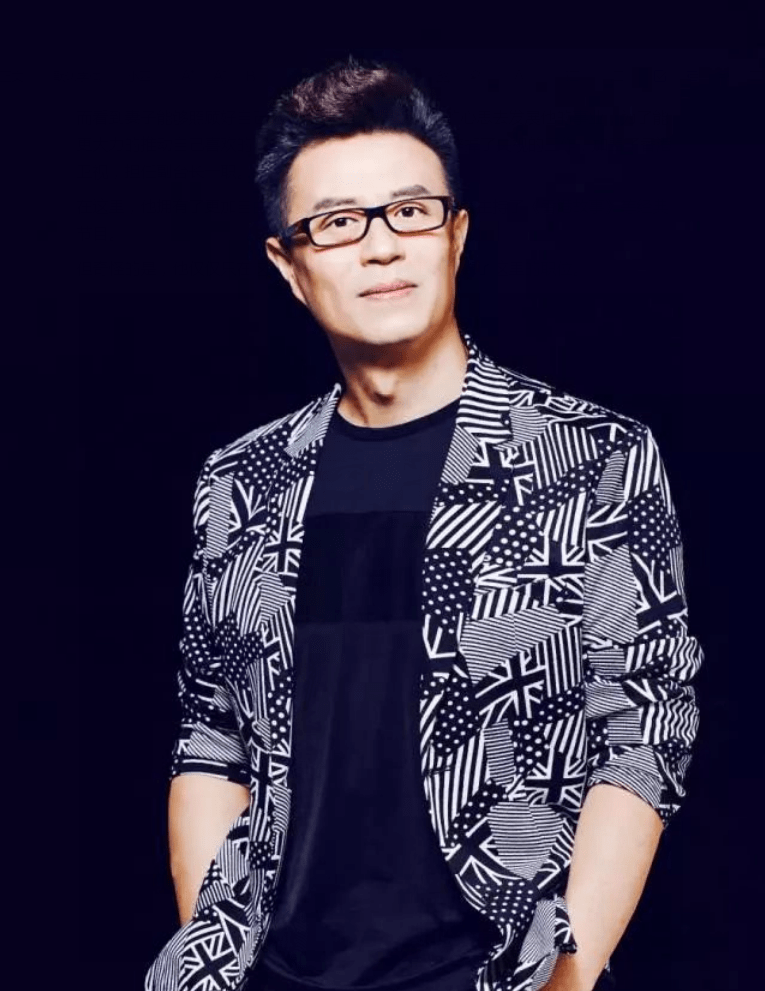 原创央视主持人白燕升照顾瘫痪妻子不离不弃50岁再生二胎获幸福