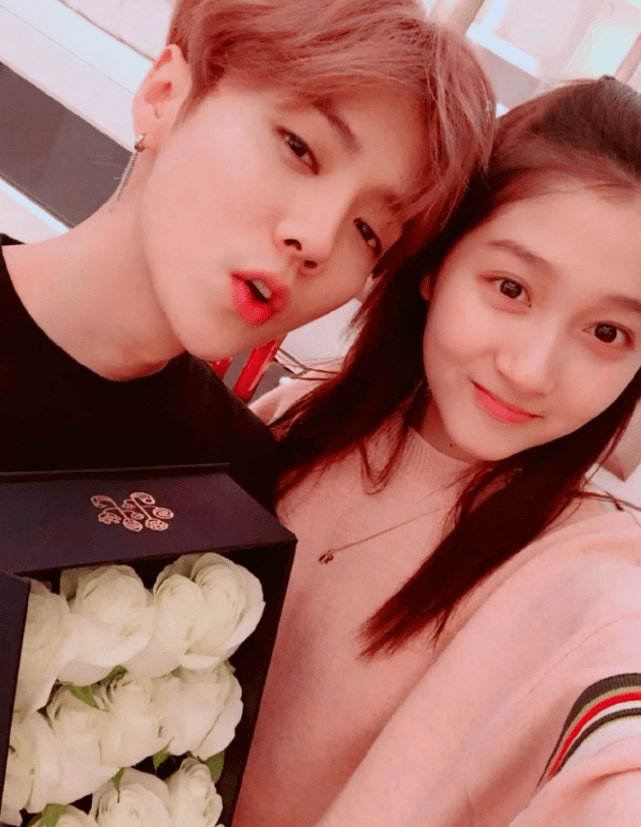 原创鹿晗与好友露营女友关晓彤默默陪伴公开恋情4年多低调且幸福