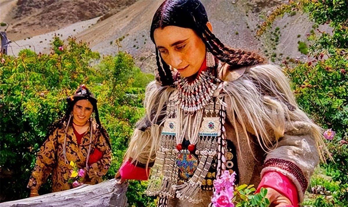 喜马拉雅山的神秘部落：喜欢吃素，至今男不婚女不嫁环境超好