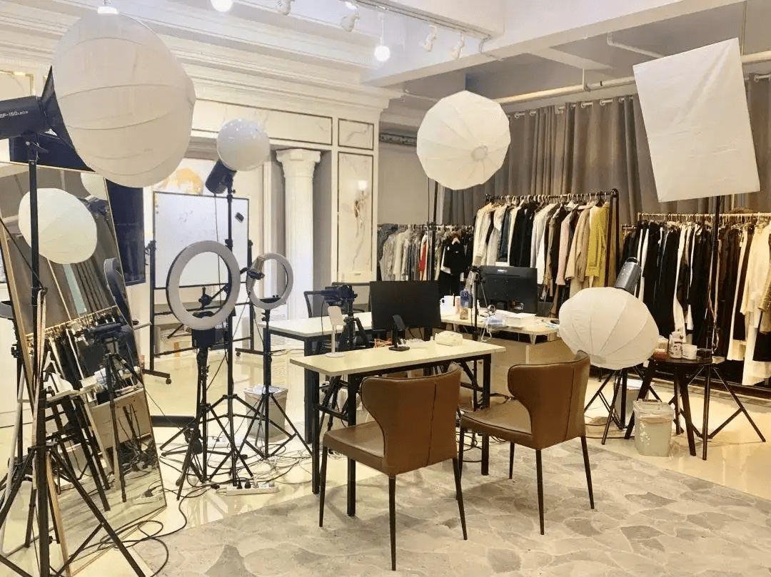 夏季女装直播间用什么灯光比较好?_服装_专业性_环境