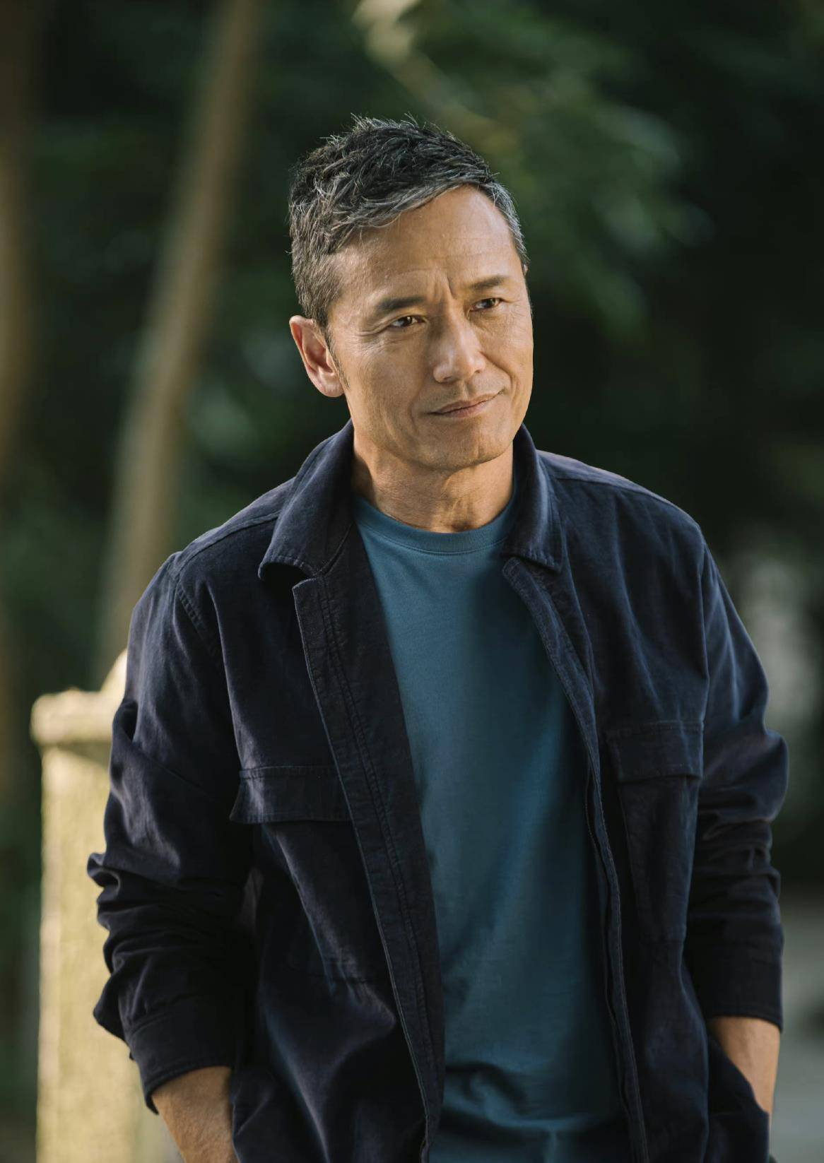 苗侨伟的感情生活也很让人羡慕,他与戚美珍于1990年结婚,携手共度31年