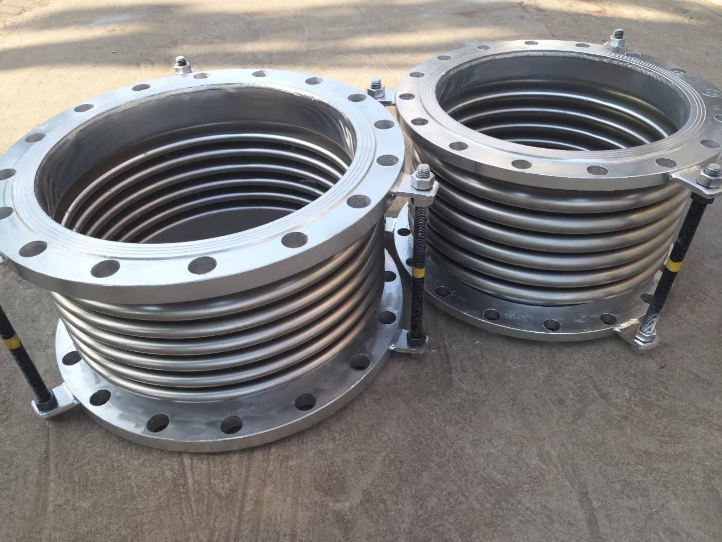 深入了解单式铰链型波纹膨胀节伸缩节