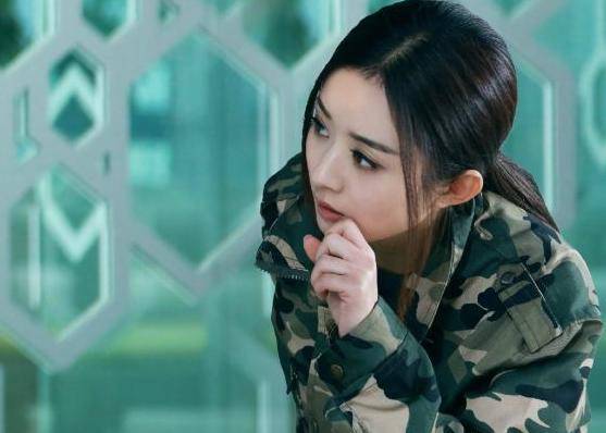 当女明星穿上军装杨幂最美刘涛穿军装好尴尬