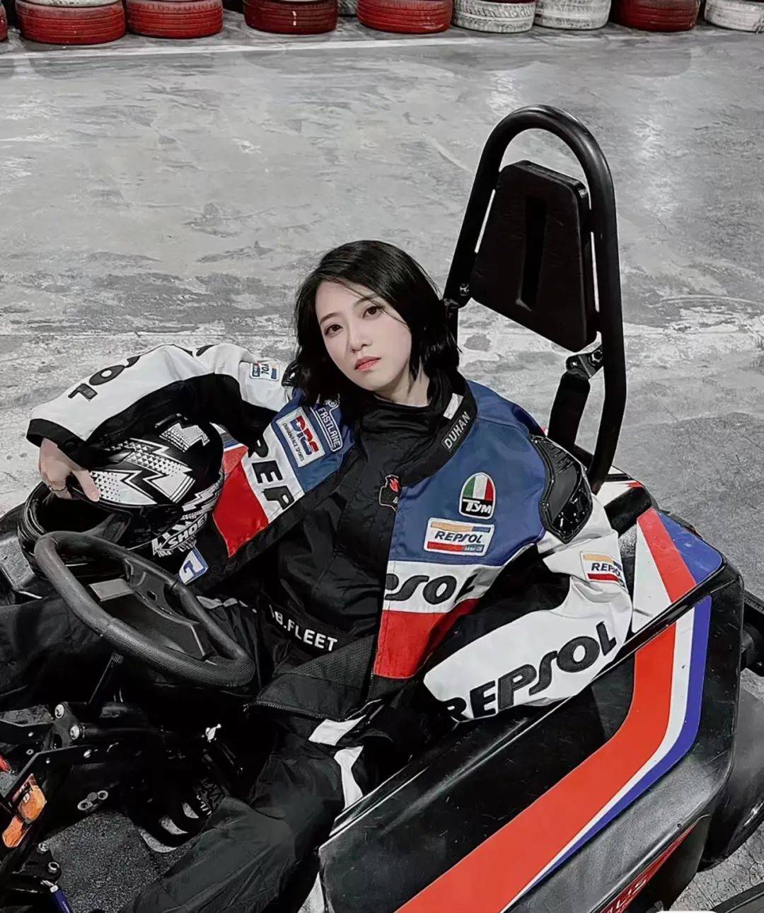 原创美与飒并存的电动卡丁车女孩