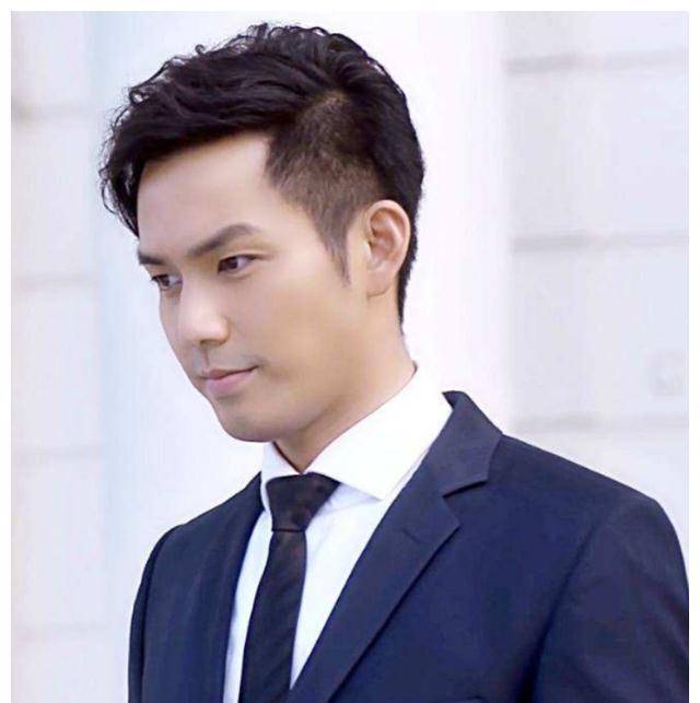 《流星花园》已过19年，主演都不温不火，打酱油的他如今红过F4_钟汉良_事业_实力派