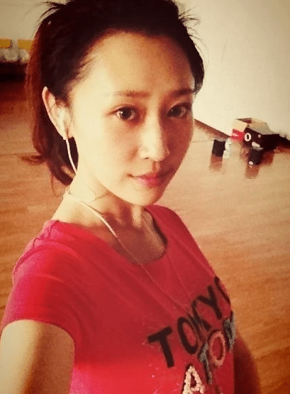她是电视90后主持人颜值气质神似刘亦菲今29岁美得不像话