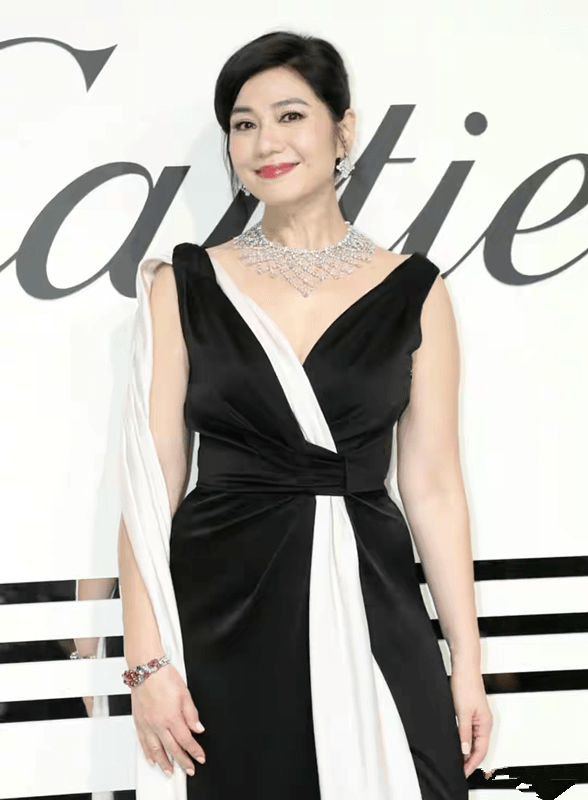 钟楚红才是60岁女人的穿搭榜样成熟优雅却不显老气质也高级