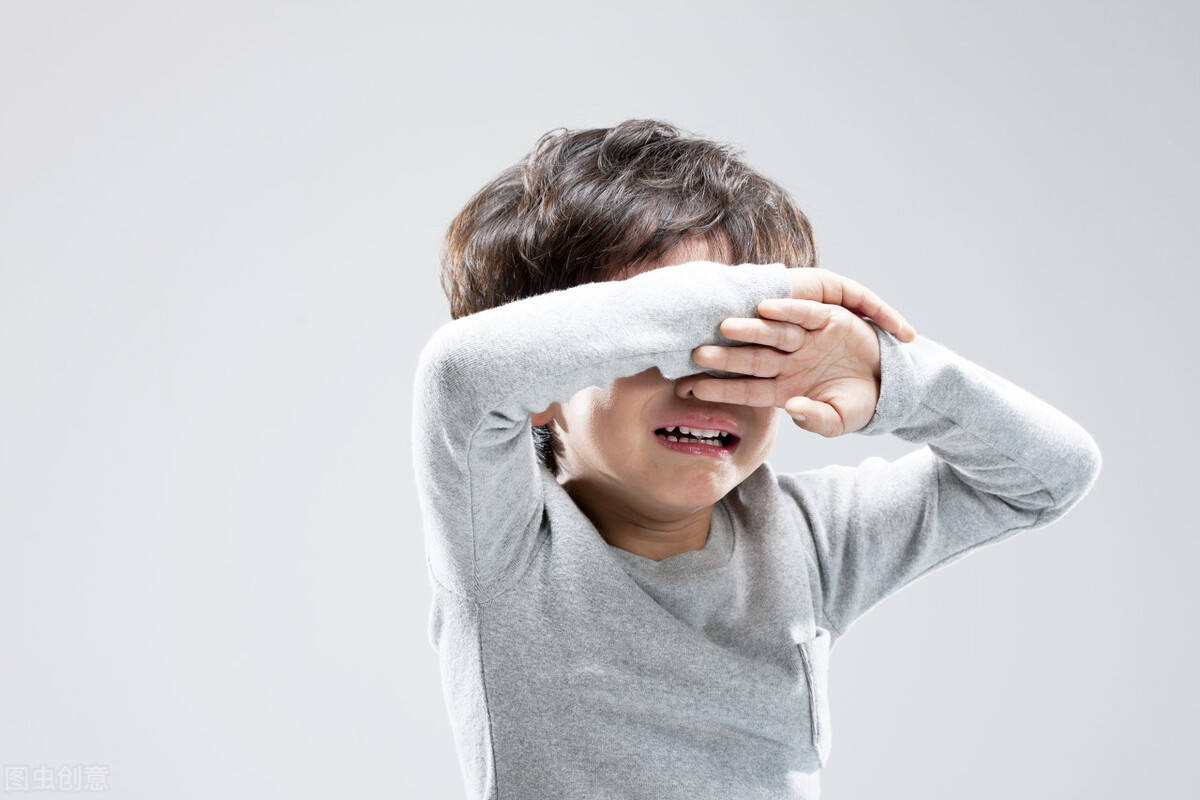 原创孩子情绪失控时为什么家长一开口孩子反而哭得更凶了