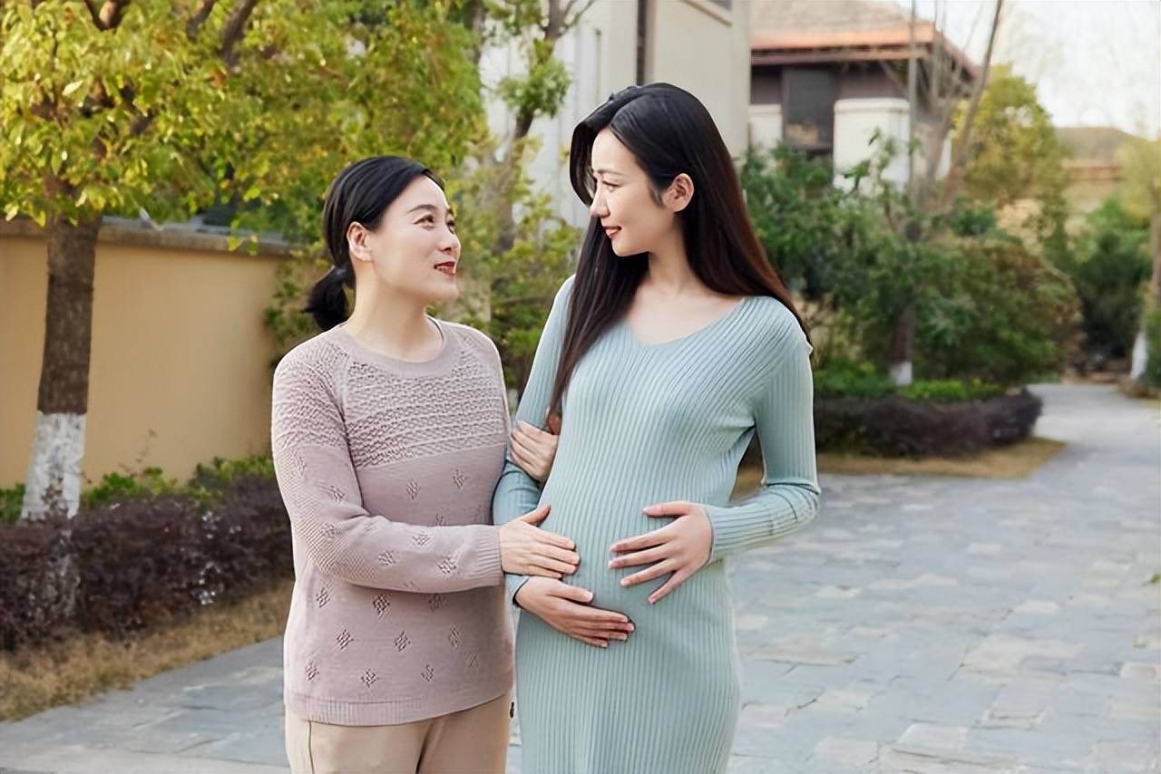 怀孕时，“大吃大喝”和“控制饮食”的孕妈，这几个方面差距大