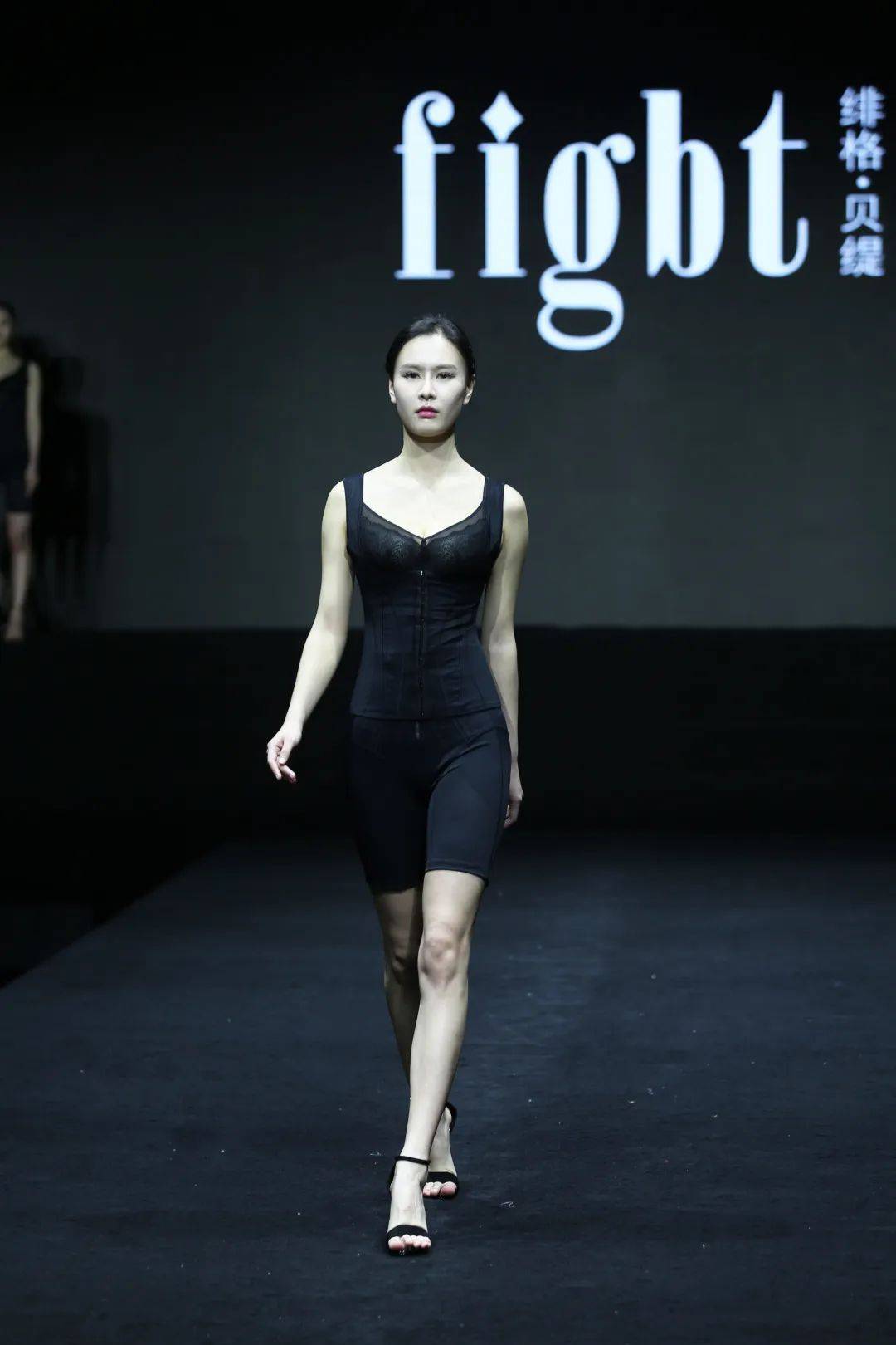 拒绝摆烂,今年贵州内衣展,有nei味了?_东方_图片_时尚