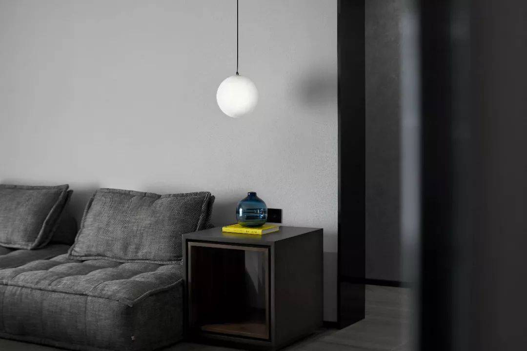 高级灰 撞色:刚柔并济的高级感!_色彩_灰色_空间