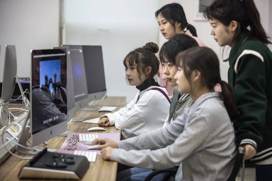 传播学专业的毕业生集体火了