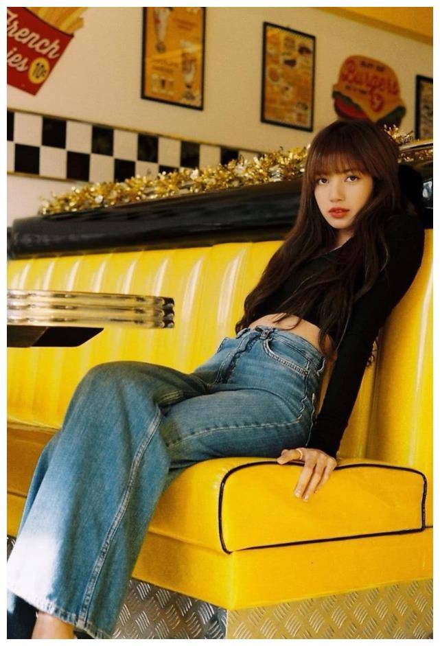 原创lisa太瘦了穿紧身短裤还得加四条绑带这身材我给跪