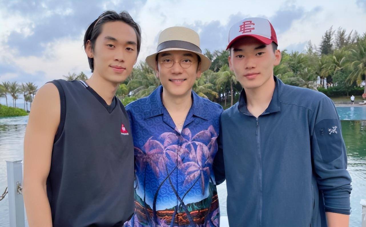 搂洋人女友合照,长发耳钉太扎眼,颜值被嘲不如爹_林子濠_毕业_林子轩