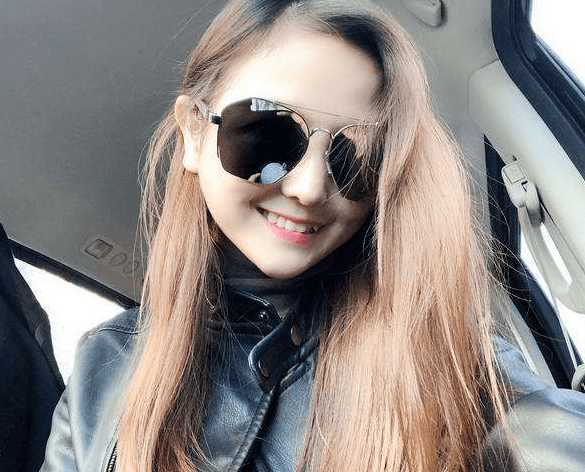 原创最美袖珍人黄韵伊初中辍学后就北漂养家年入百万多人追求