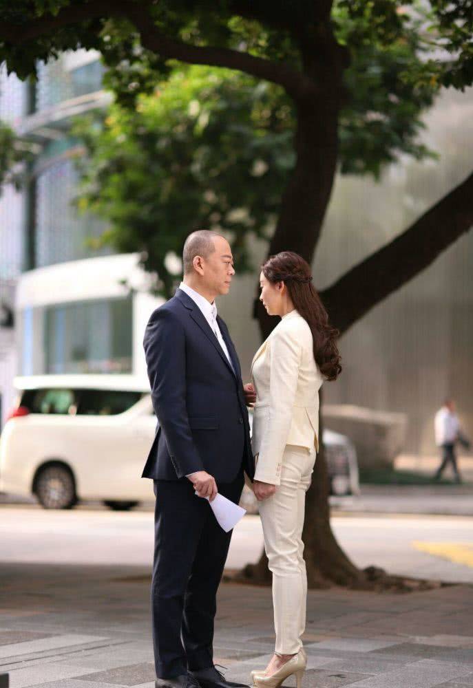 要做万前辈的姐姐了,魔姐手欠看了下演员表,杨卓娜的角色名是"孔慧心"