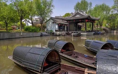 中国唯一漂在水上的古镇，不收门票只能坐船去，居民靠柚子为生