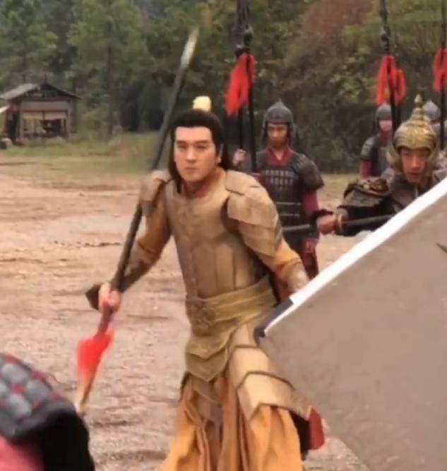 网曝黄圣依老公杨子带资进组，演盖世英雄，身价上亿有“演员梦”