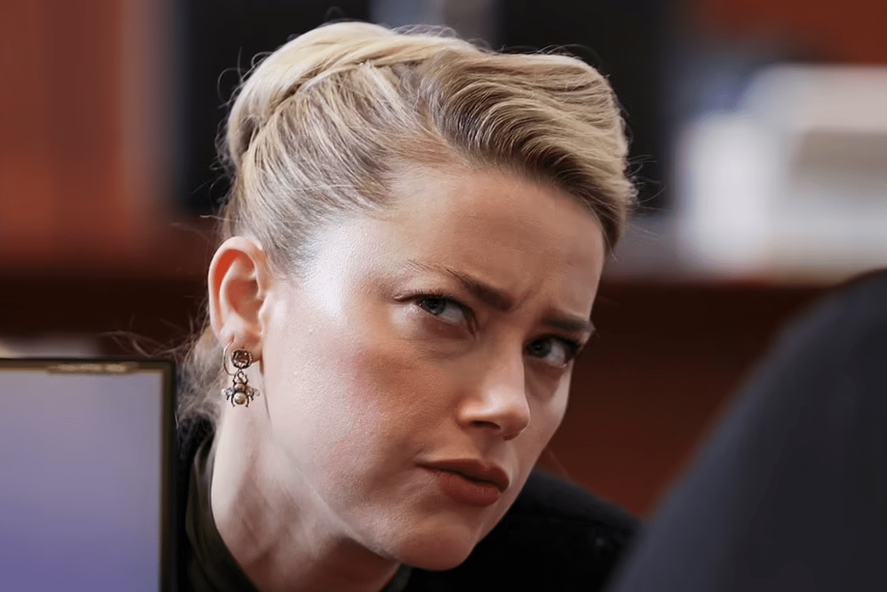 原创超模凯特摩丝视频出庭为前男友德普作证否认曾被对方推下楼梯